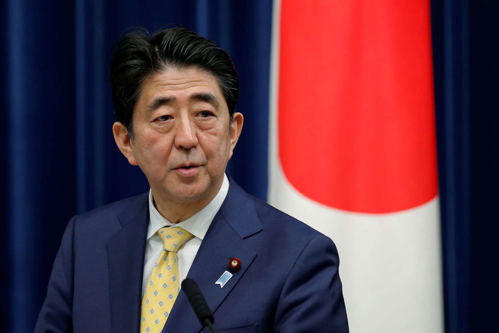 2017/10/رئيس-الوزراء-الياباني-شينزو-آبي.jpeg